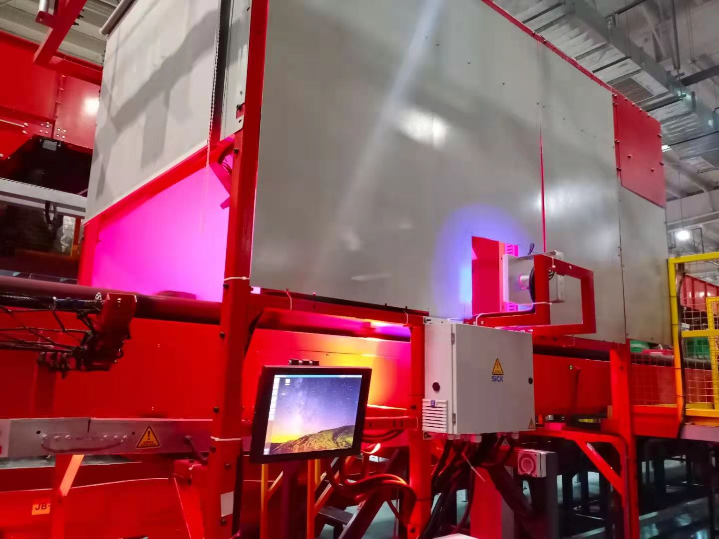 yh英皇×顺丰 小件分拣机顶扫自动化改造项目案例.jpg